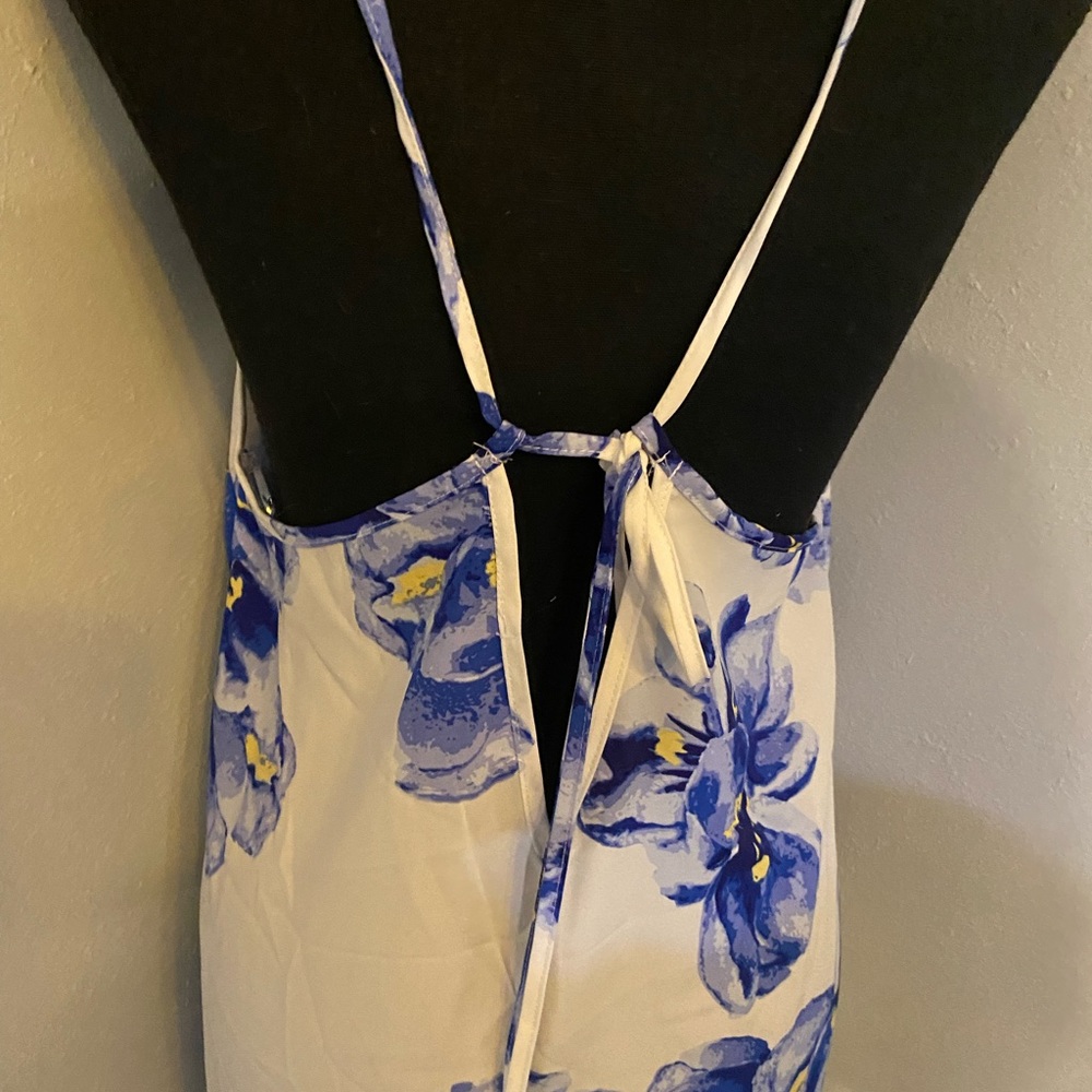 Beautiful NWT Blue & White Floral Hi Lo Maxi - Picture 8 of 8